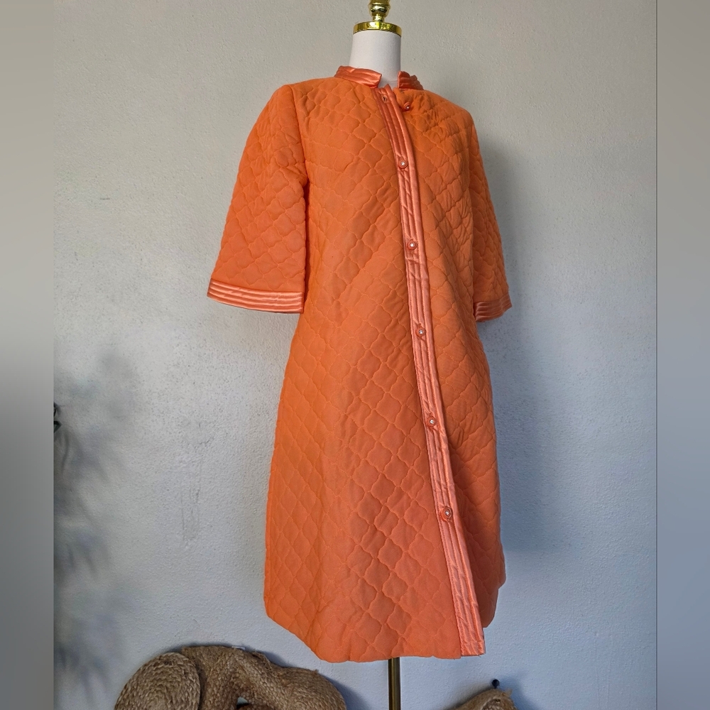 ​NWT Vintage 60s Evelyn Pearson Orange Quilted Robe Housecoat Satin Trim M